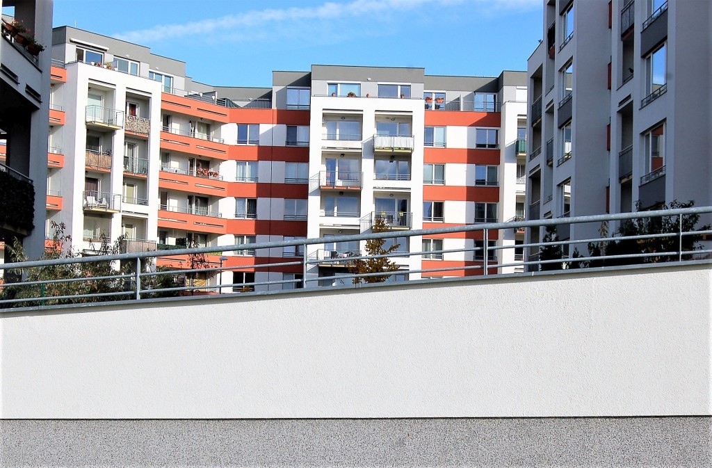 Nový byt v Praze kupují nejčastěji ženy ve věku 40 let. Trh určují hlavně singles.