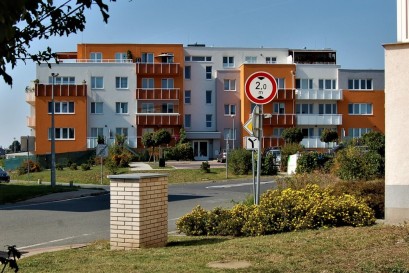 Stavebnictví v propadu, výstavbu bydlení „zachraňují“ byty v původně nebytových budovách 